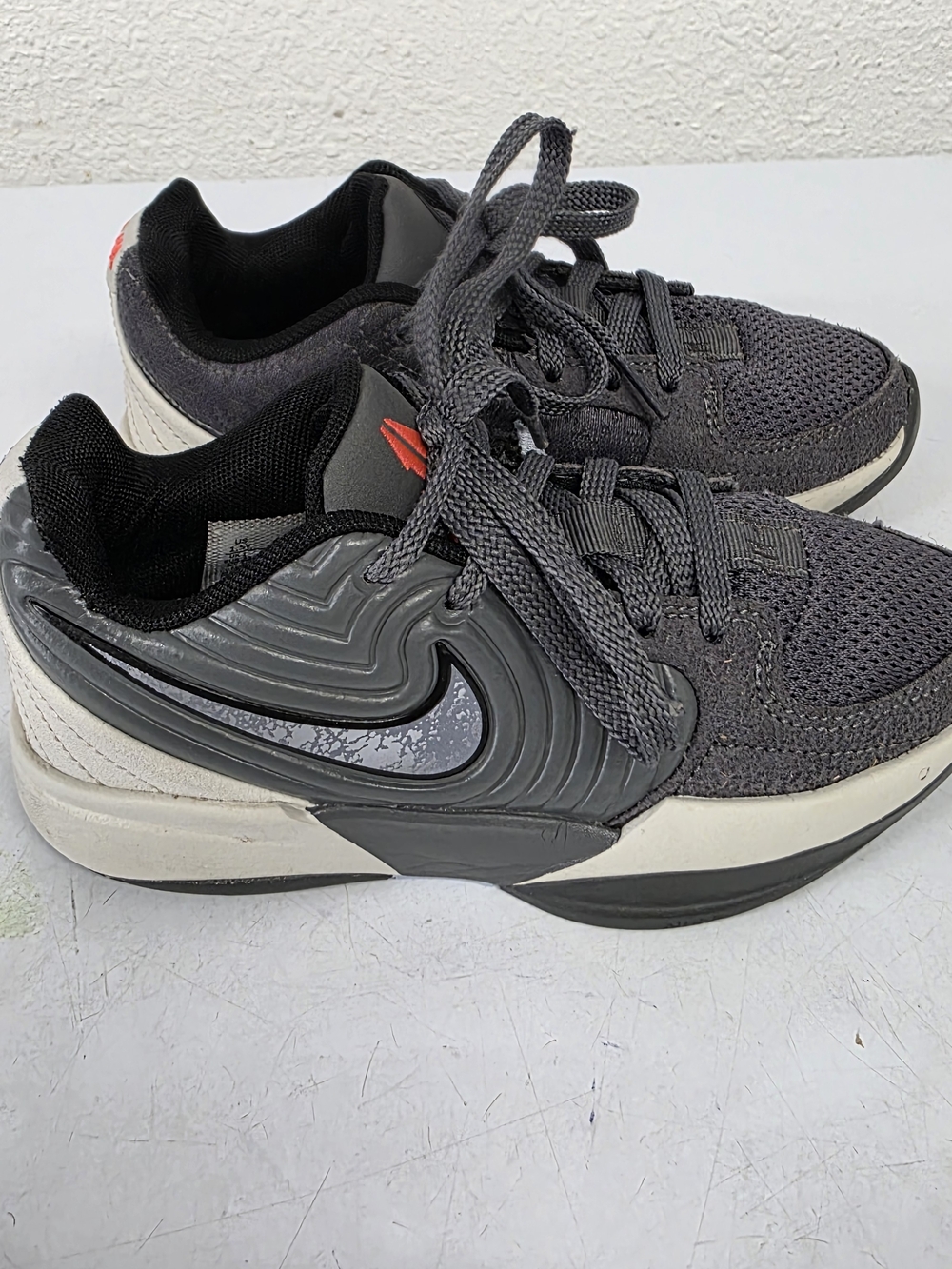 Nike Kids Grey Athletic Sneakers Size 1.5Y Youth Running Shoes Lightweight Every